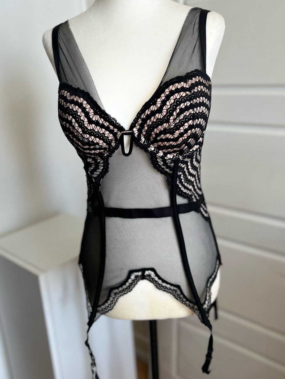 Victoria’s Secret Black Lace Garter Bustier Corset 36C- Excellent condition